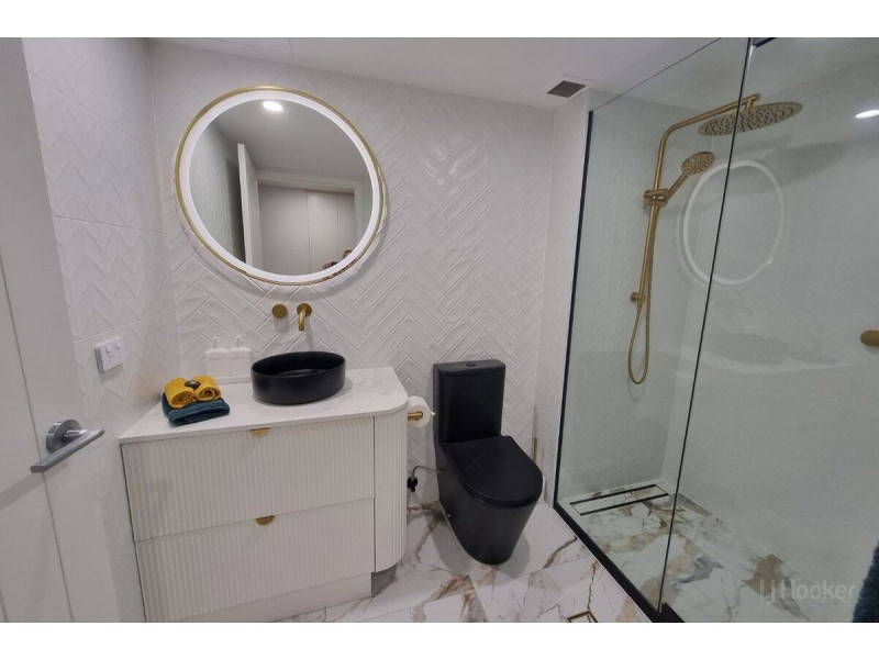 1403/41 Labrador Street, Labrador QLD 4215