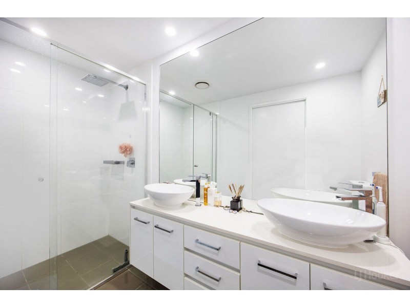 1012/19 Imperial Parade, Labrador QLD 4215