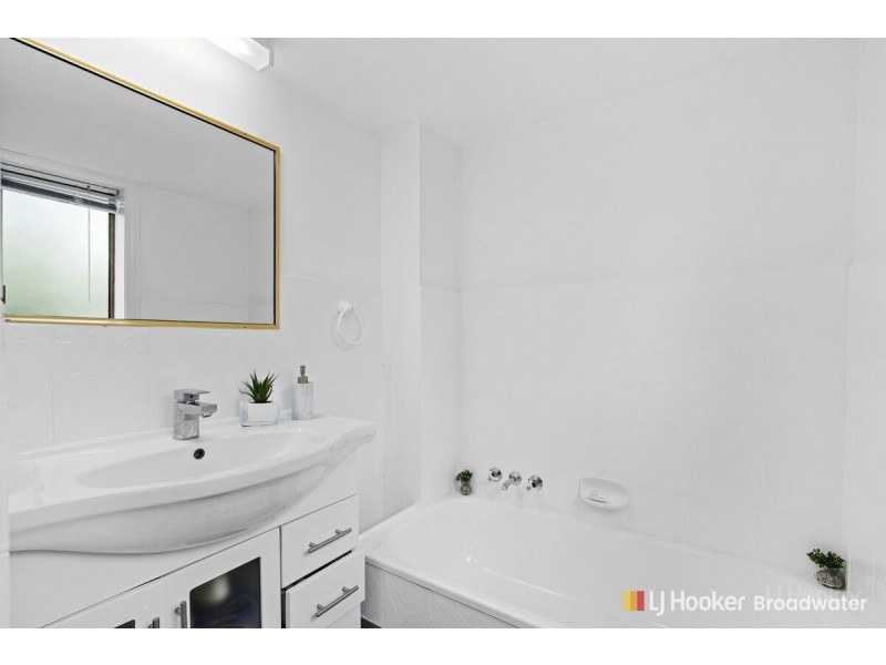 2/15 Burrows Street, Biggera Waters QLD 4216