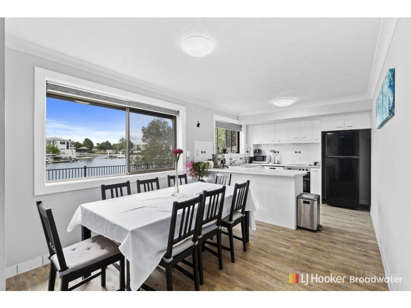 2/15 Burrows Street, Biggera Waters QLD 4216