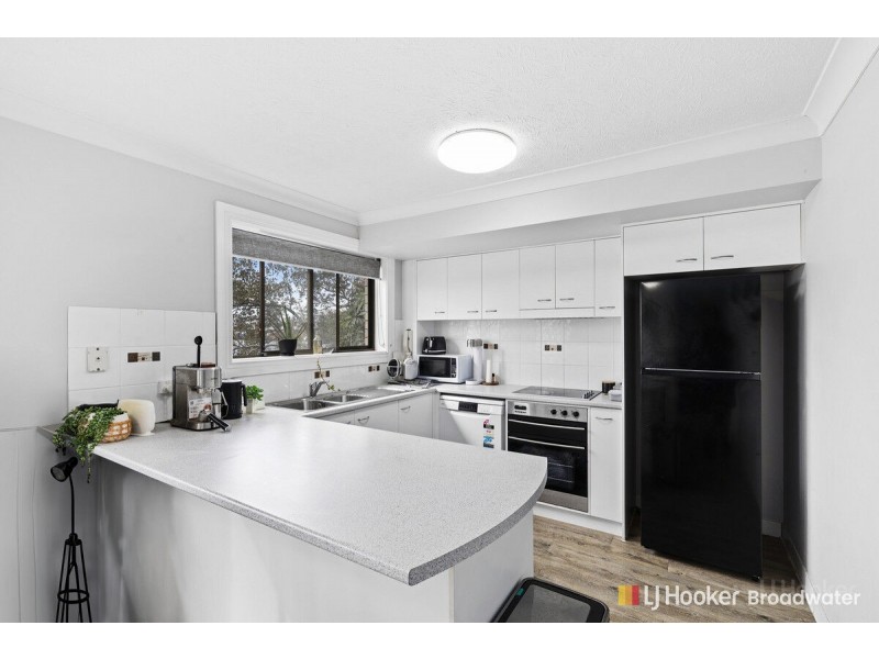 2/15 Burrows Street, Biggera Waters QLD 4216