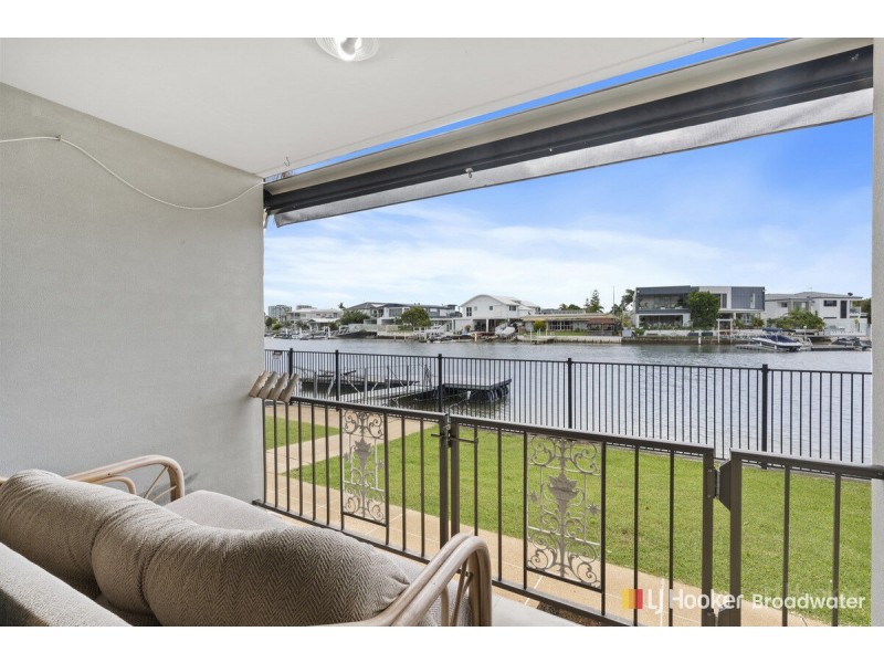 2/15 Burrows Street, Biggera Waters QLD 4216