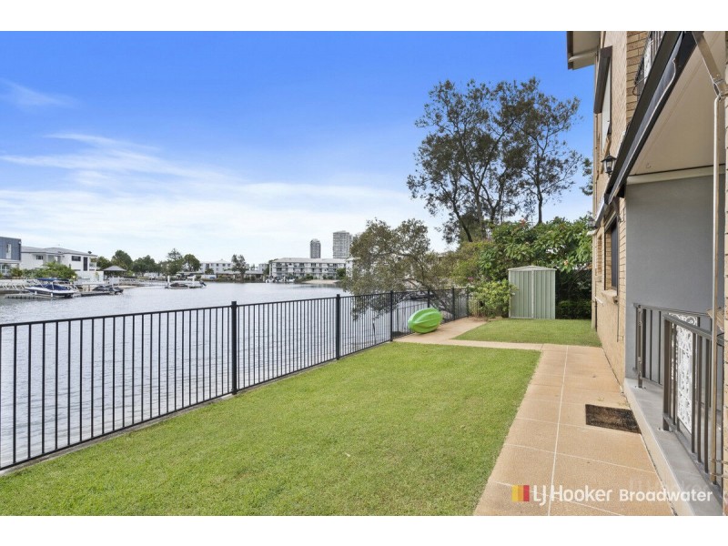 2/15 Burrows Street, Biggera Waters QLD 4216