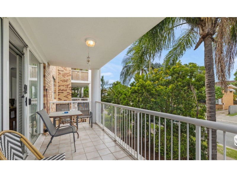 2/145 Muir Street, Labrador QLD 4215