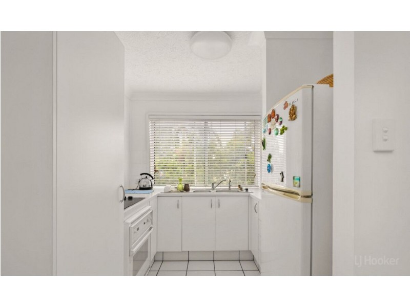 2/145 Muir Street, Labrador QLD 4215