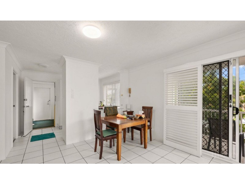 2/145 Muir Street, Labrador QLD 4215