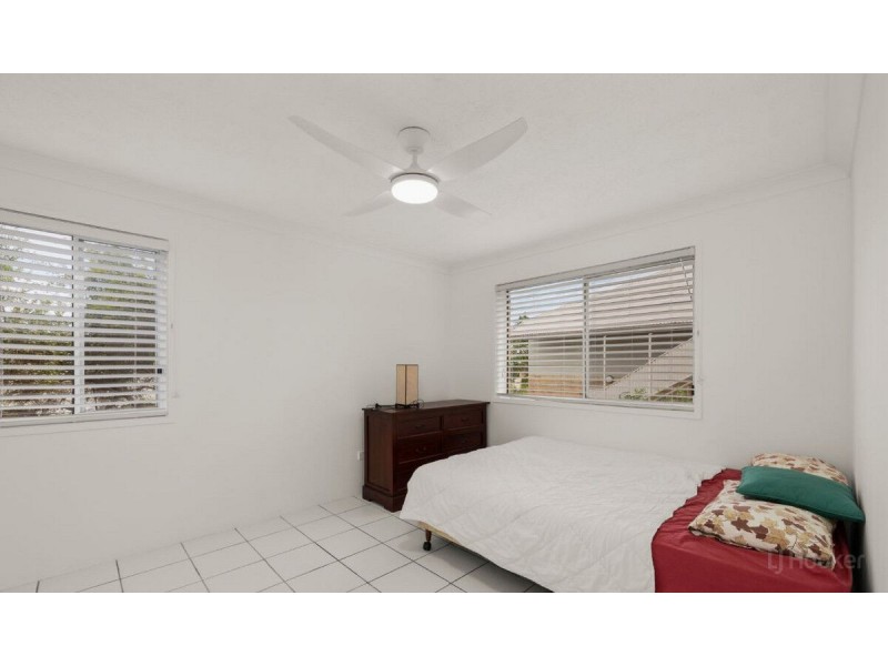 2/145 Muir Street, Labrador QLD 4215