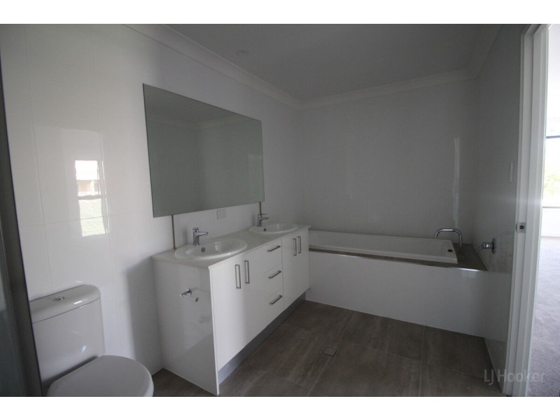 5/56 Imperial Parade, Labrador QLD 4215