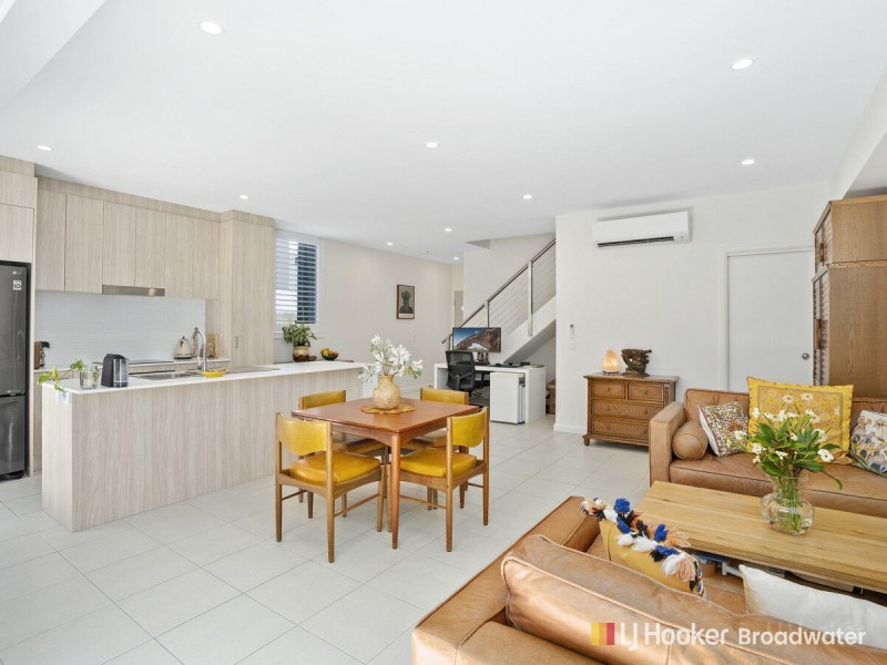 8/138 Central Street, Labrador QLD 4215