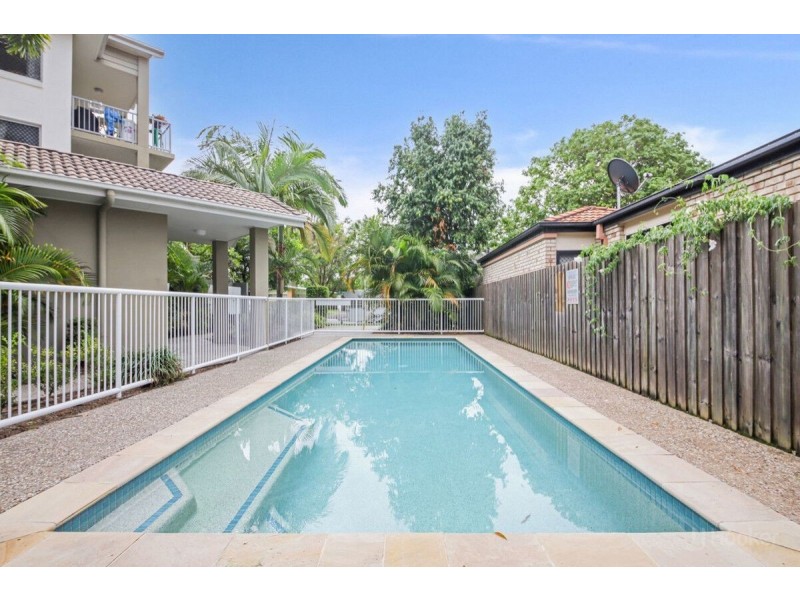 2/99 Muir Street, Labrador QLD 4215