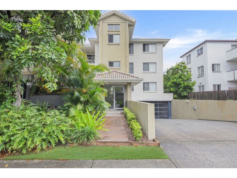 2/99 Muir Street, Labrador QLD 4215