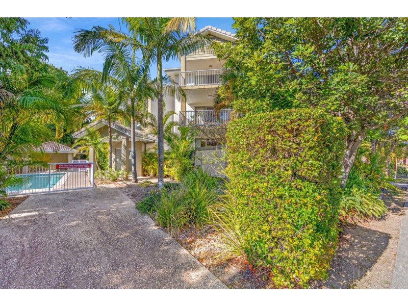 2/99 Muir Street, Labrador QLD 4215