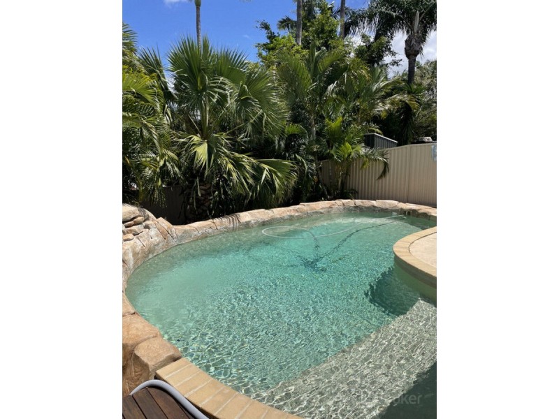 2/5 Morinda Way, Labrador QLD 4215