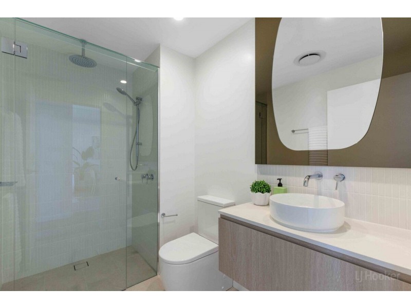 1808/180 Marine Parade, Labrador QLD 4215