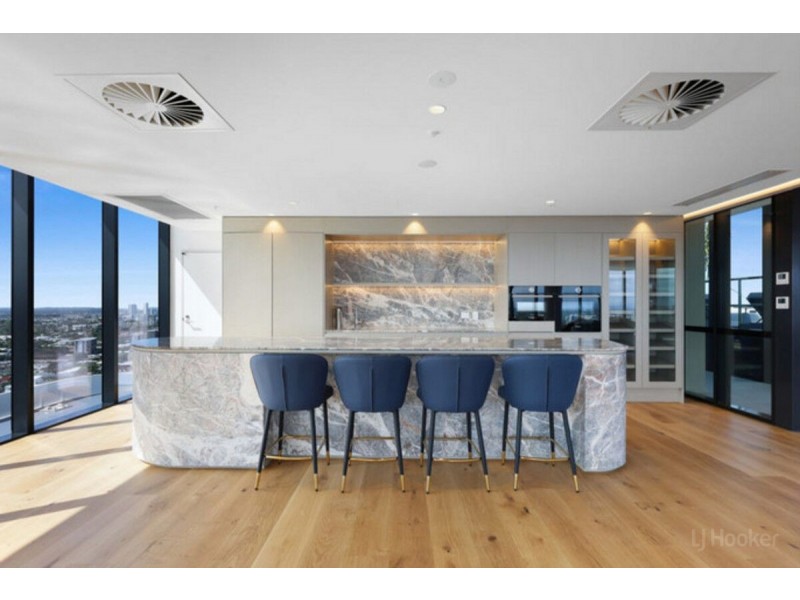 1808/180 Marine Parade, Labrador QLD 4215