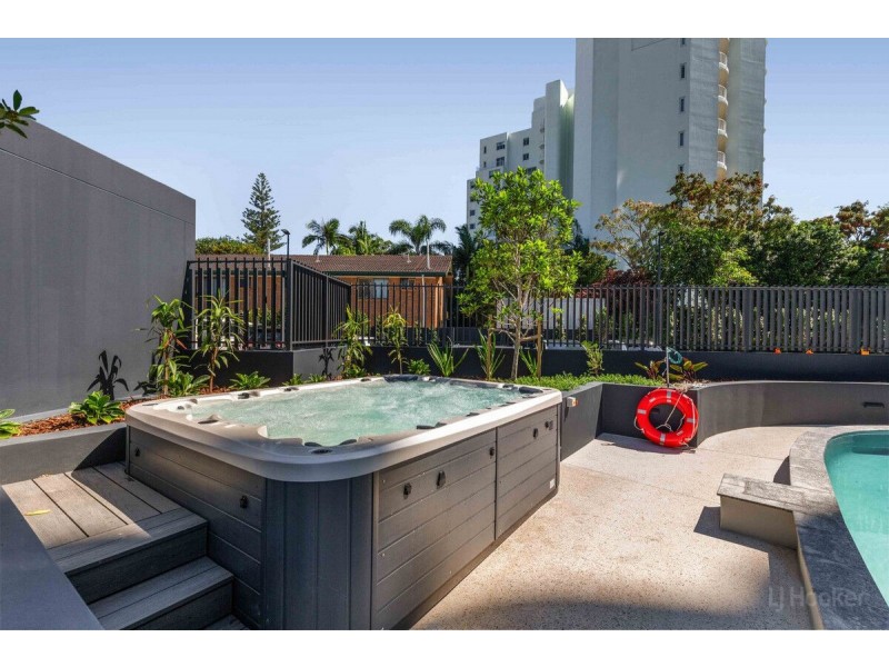 1808/180 Marine Parade, Labrador QLD 4215