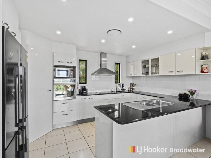 2/3 Hilltop  Street, Labrador QLD 4215