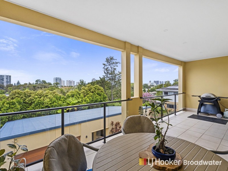 2/3 Hilltop  Street, Labrador QLD 4215