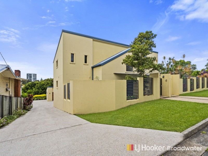 2/3 Hilltop  Street, Labrador QLD 4215