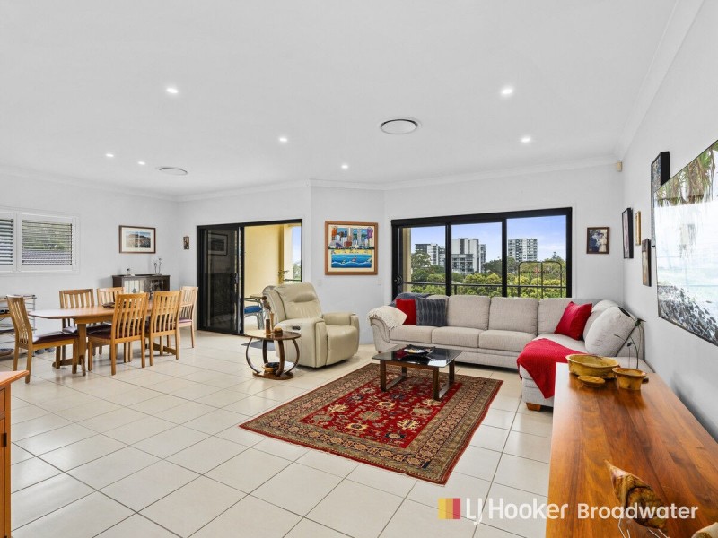 2/3 Hilltop  Street, Labrador QLD 4215