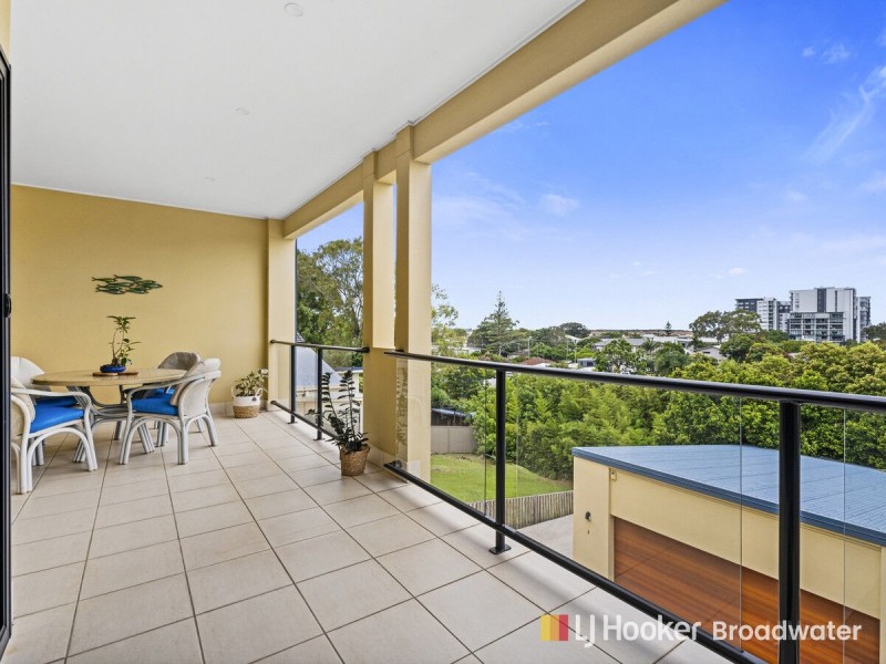 2/3 Hilltop  Street, Labrador QLD 4215