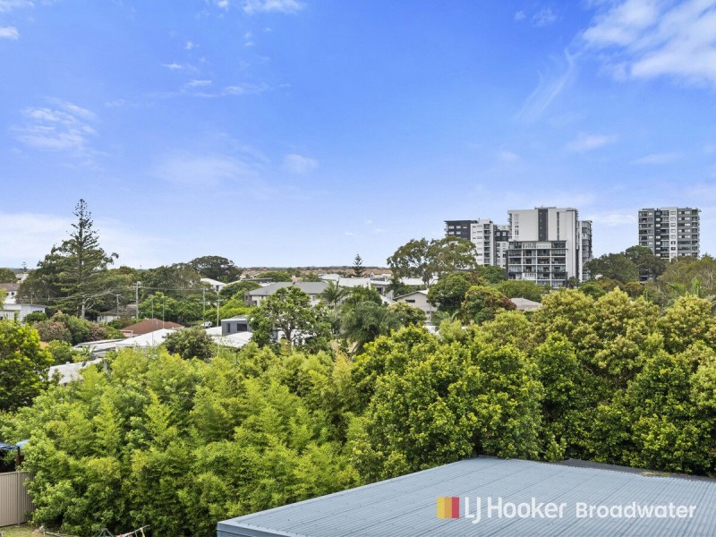 2/3 Hilltop  Street, Labrador QLD 4215