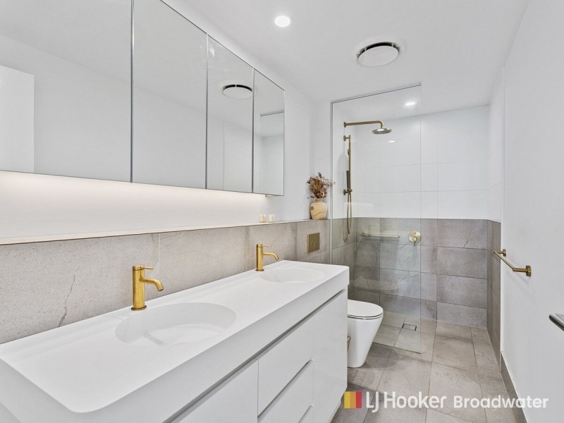 1002/372 Marine Parade, Labrador QLD 4215