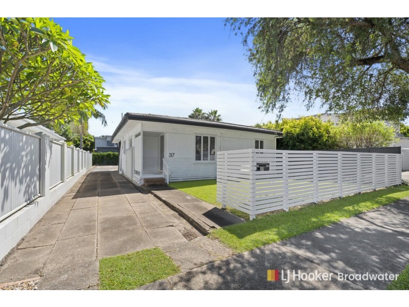 37 Robert Street, Labrador QLD 4215