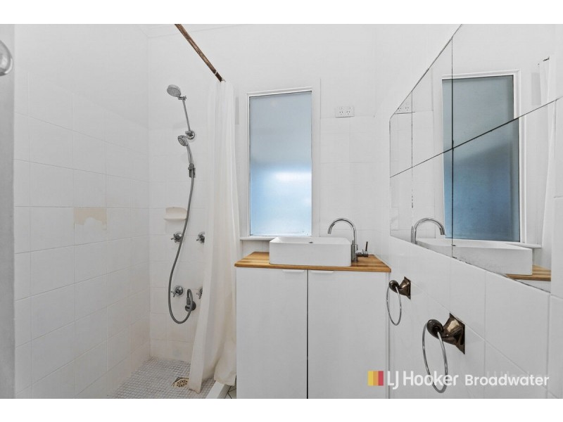 37 Robert Street, Labrador QLD 4215