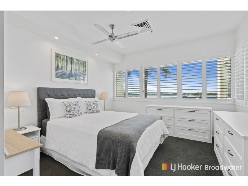 5/326 Marine Parade, Labrador QLD 4215