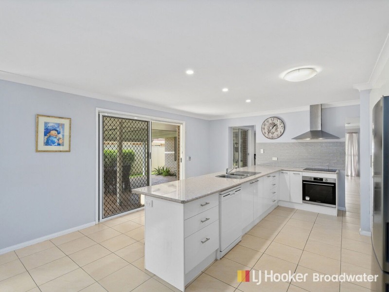 54 Allied Drive, Arundel QLD 4214