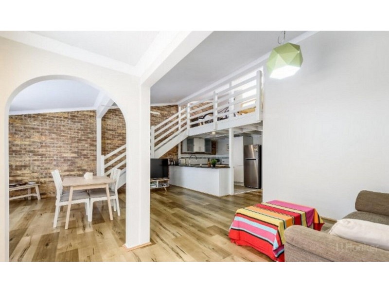 8/71 Olsen Avenue, Labrador QLD 4215