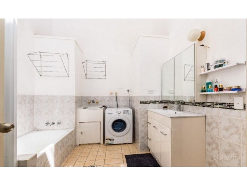 8/71 Olsen Avenue, Labrador QLD 4215