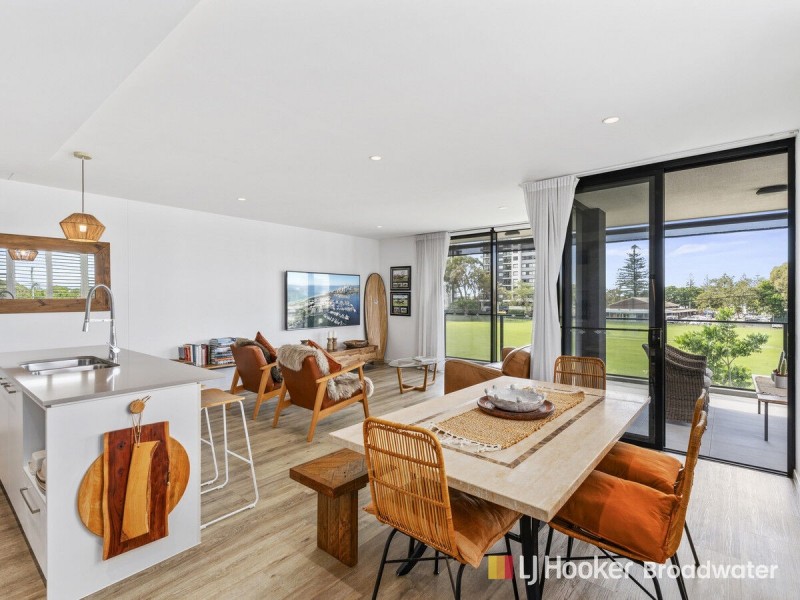 5/8 Bath Street, Labrador QLD 4215