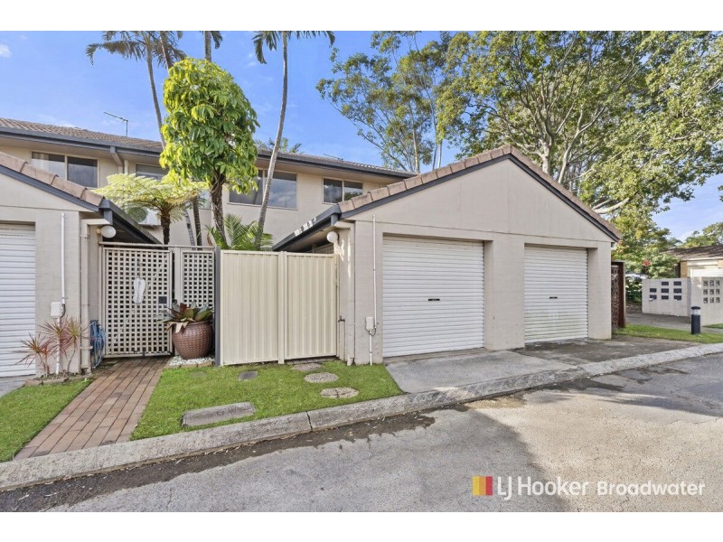 2/79 Government Road, Labrador QLD 4215