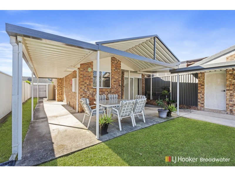 1/4 Kenny Drive, Labrador QLD 4215
