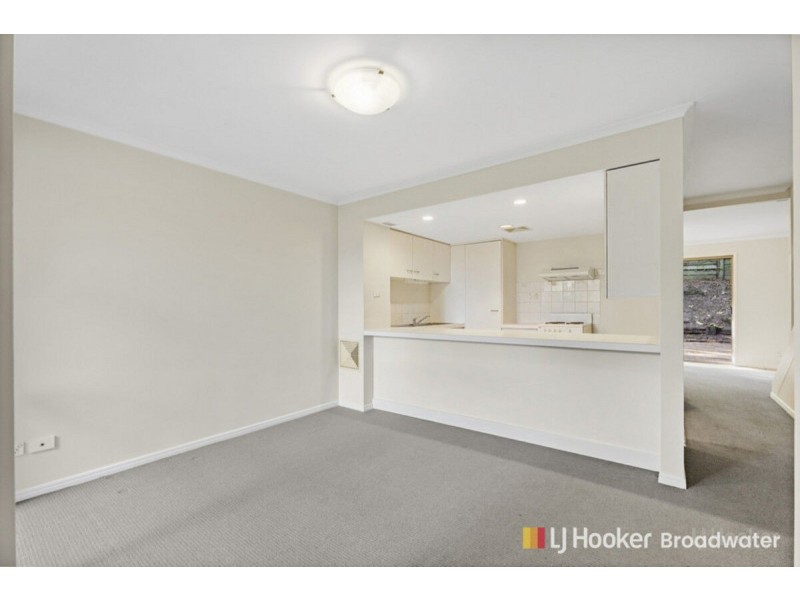 2/79 Government Road, Labrador QLD 4215