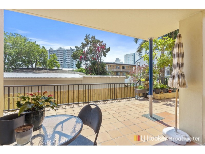 4/143 Frank Street, Labrador QLD 4215
