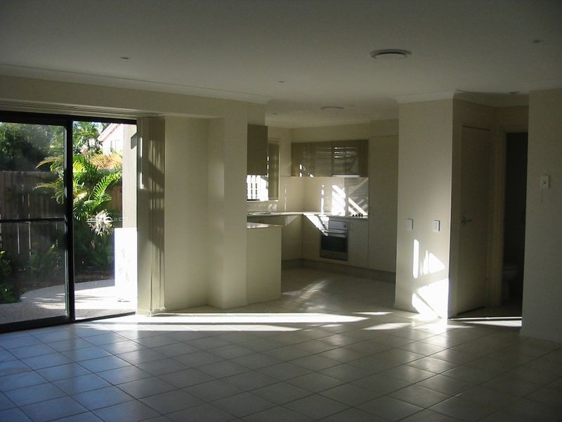 2/8-10 Gordon Street, Labrador QLD 4215