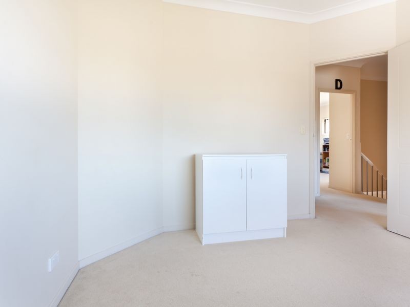 2/33 Harley Street, Labrador QLD 4215