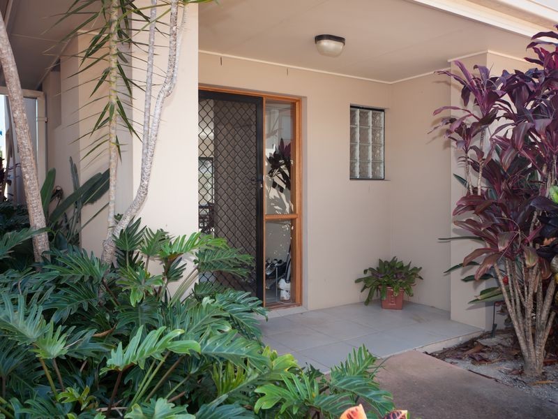 2/33 Harley Street, Labrador QLD 4215