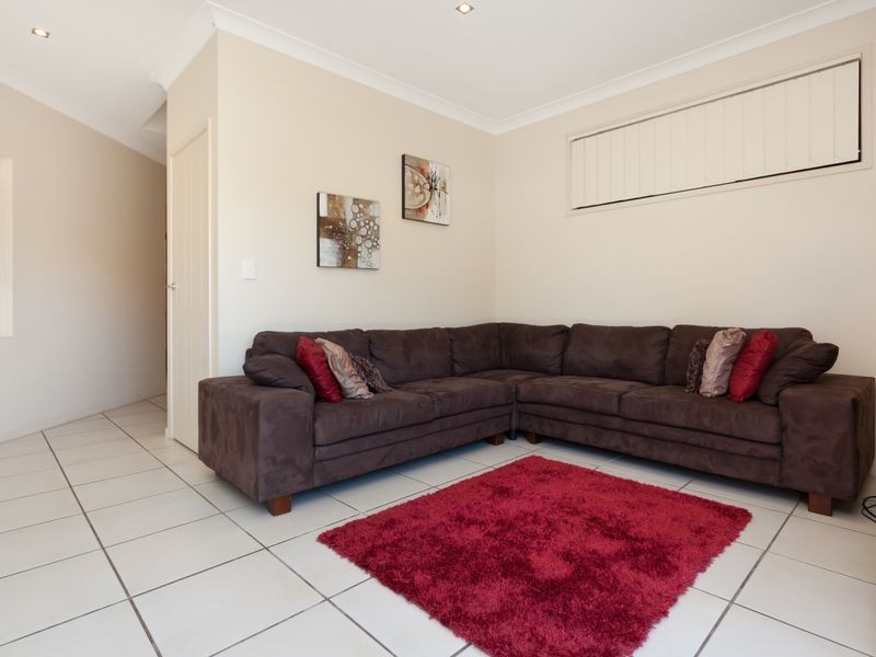 2/33 Harley Street, Labrador QLD 4215