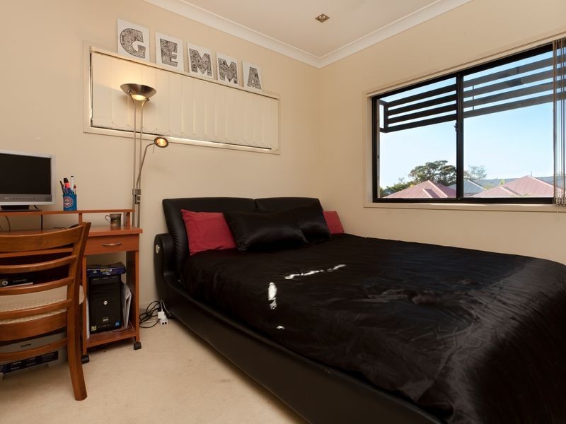 2/33 Harley Street, Labrador QLD 4215