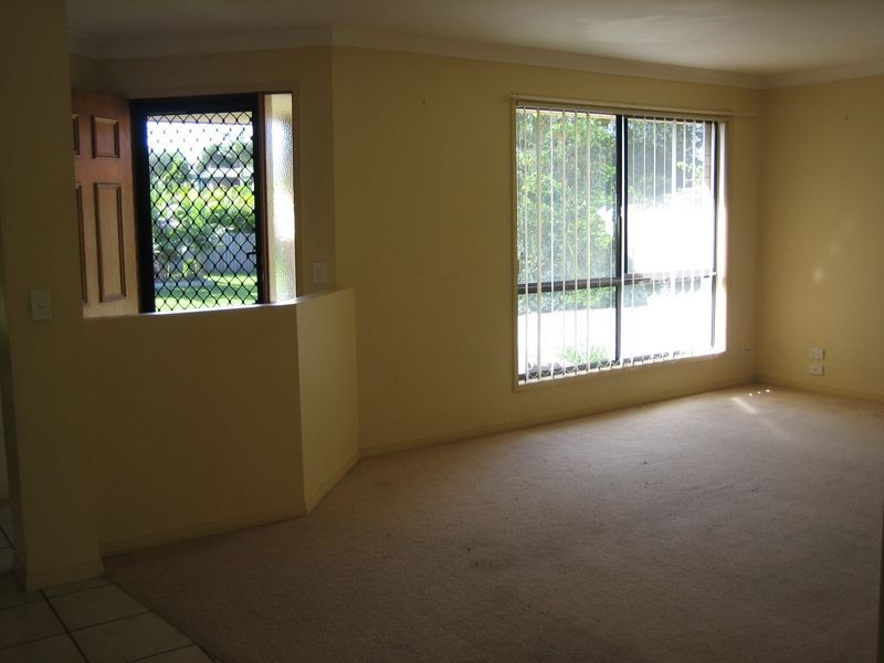 10 Kolonia Street, Pacific Pines QLD 4211