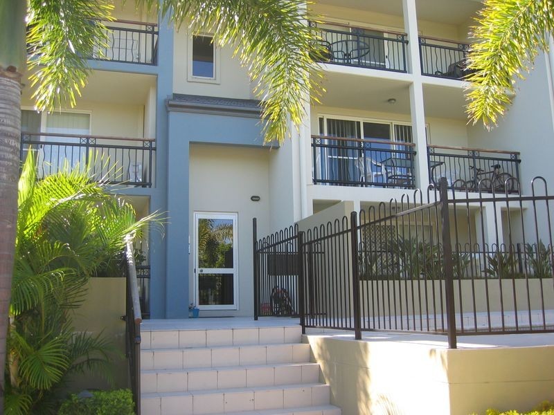 2/4-6 Oleander Avenue, Biggera Waters QLD 4216