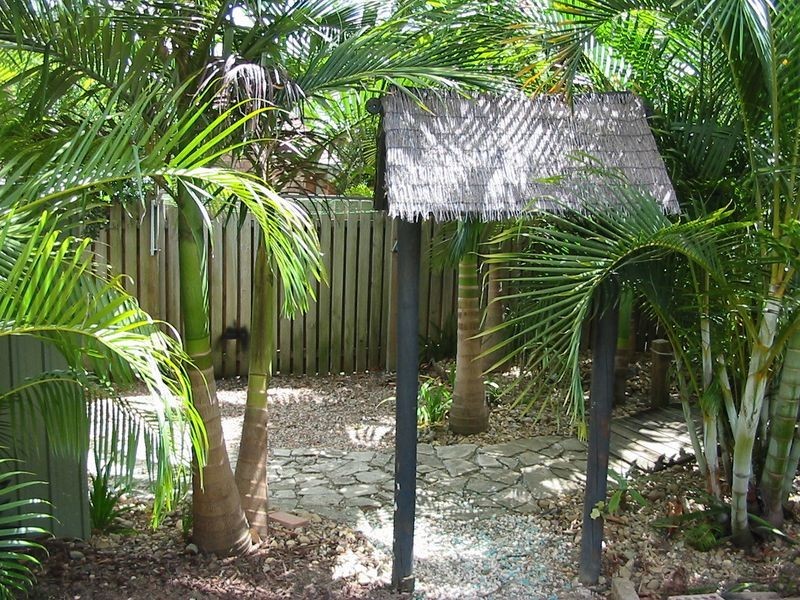 1/216 Olsen Avenue, Labrador QLD 4215