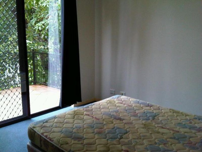 4/10 Bath Street, Labrador QLD 4215