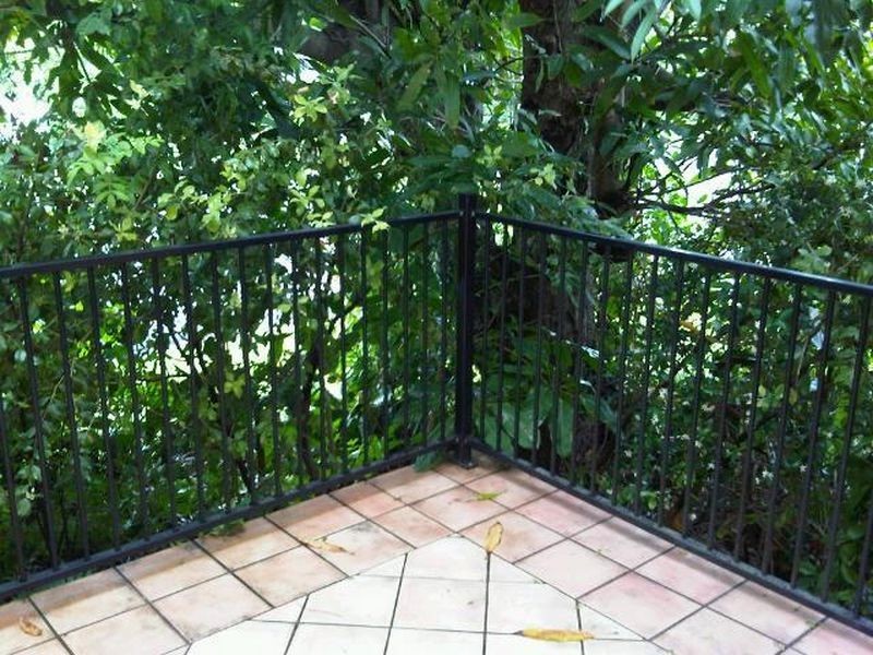 4/10 Bath Street, Labrador QLD 4215