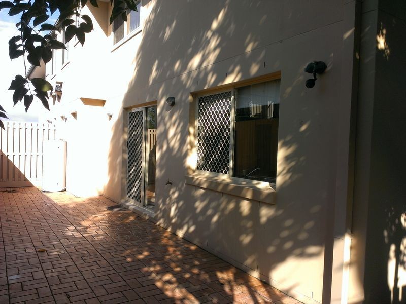 1/76a Pohlman Street, Southport QLD 4215