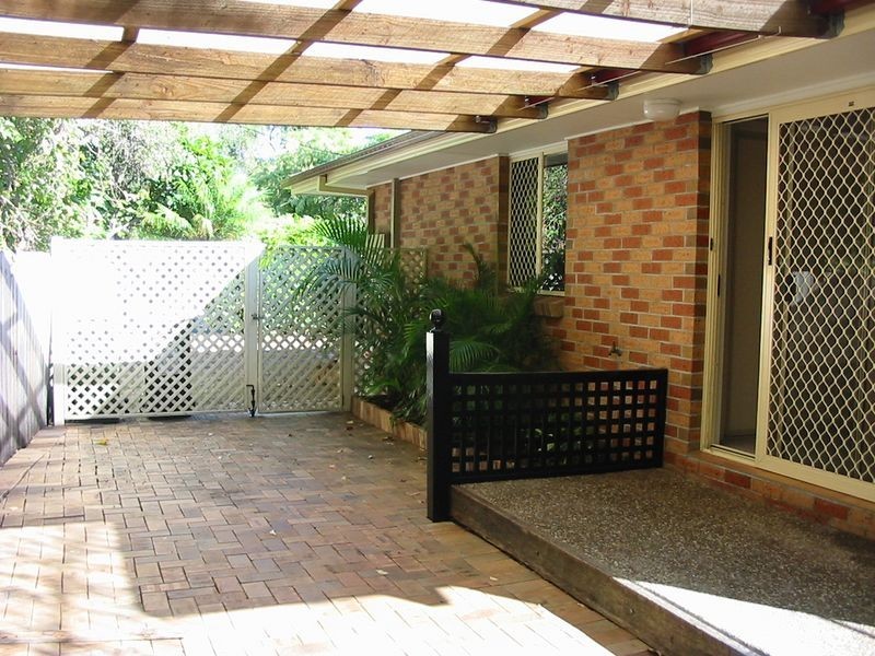 2/3 Middle Street, Labrador QLD 4215
